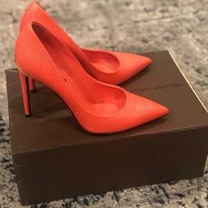 Louis Vuitton Classic Pump with Gold bar logo